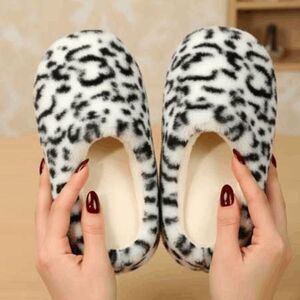 Ladies Leopard Slippers